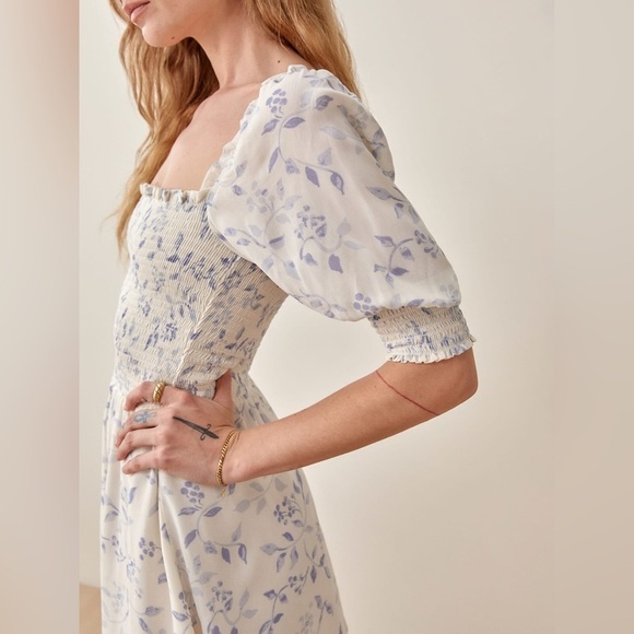 Reformation Elle Short Puff Sleeve Smocked Mini Dress in Blue & White Floral, 2 - Picture 7 of 8